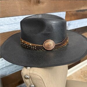 NWOT Women’s Black Leather Hat with Brown Band